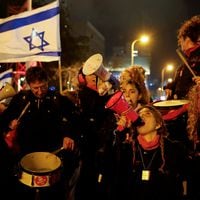 Miles de personas se manifiestan en varios puntos de Israel por un alto el fuego y la liberación de rehenes