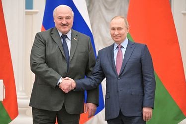 Presidente de Bielorrusia confirma participación en la ofensiva rusa sobre Ucrania