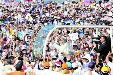 pope-francis-arrives-to-lead-a-mass-at-the-40541955