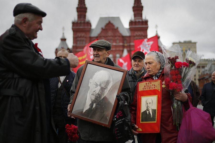 Communists celebrate Lenin's birthday