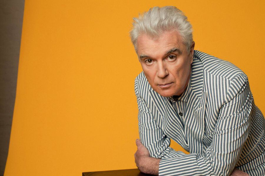 David Byrne: "Me arrepiento de no contratar o colaborar con mujeres en este álbum" - La Tercera