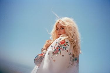 03-Kesha-Press-photo-2017-olivia-bee-billboard-1548-1500x992