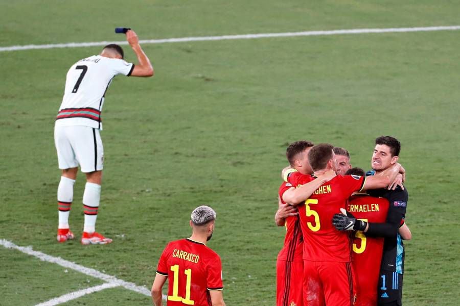 Cristiano Ronaldo fue cuestionado después de que arrojó la jineta de capitán al suelo tras la derrota de Portugal contra Bélgica.