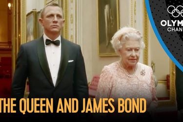 El día en que la reina Isabel fue escoltada por James Bond y “saltó en paracaídas” en los JJ.OO. 2012