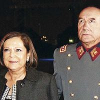 Formalizan a Anita María Pinochet, esposa del general (r) Fuente-Alba, por lavado de dinero: quedó con arraigo nacional