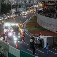 Volcamiento de camión genera gran congestión en autopista Vespucio Sur