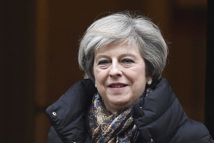 El Gobierno británico mantiene planes de activar el "brexit" a final de marzo