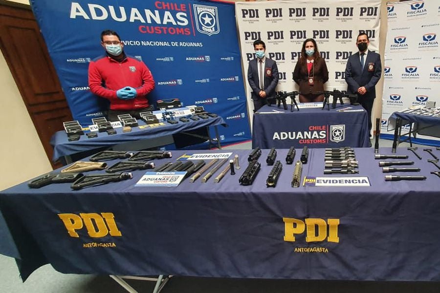 PDI indaga origen y destinatarios de fusiles de guerra detectadas por en aeropuerto de Antofagasta.