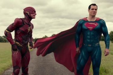 El cameo del Superman de Henry Cavill en la película de Flash aún generaría dudas al interior de Warner Bros
