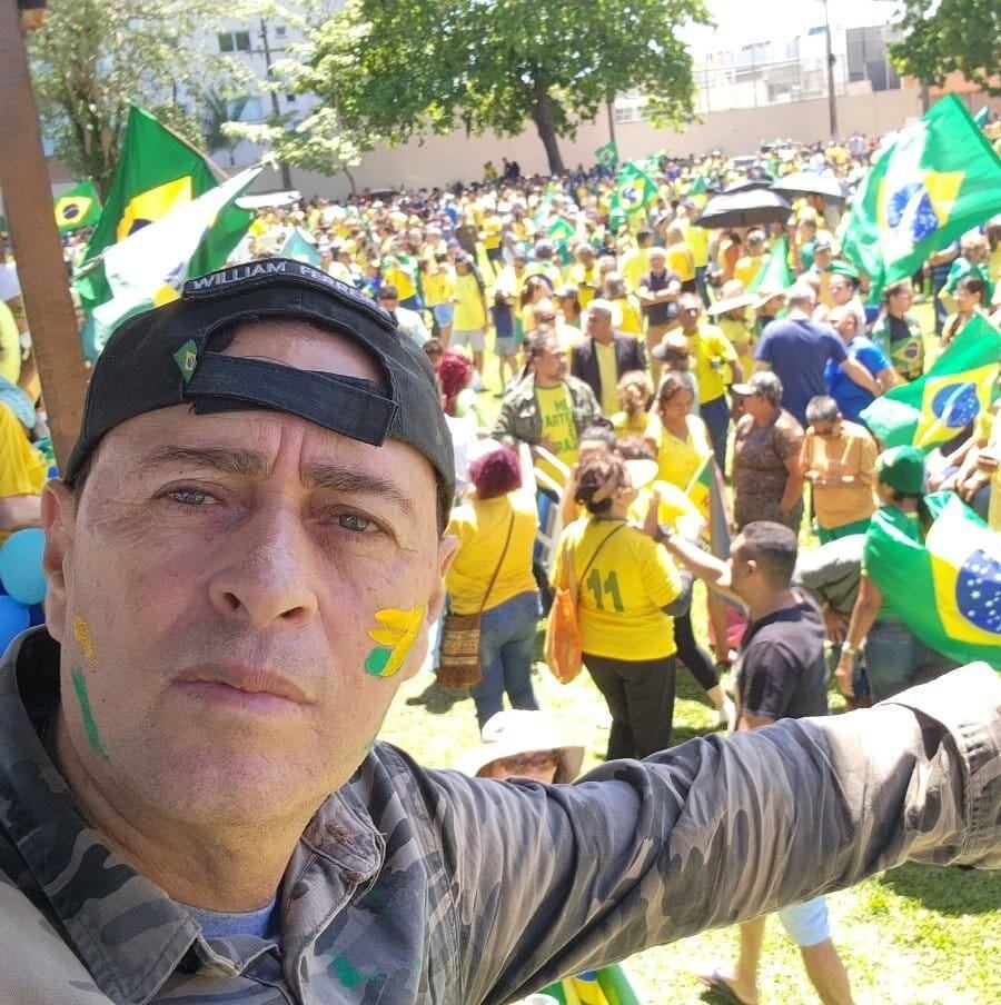 William Ferreira participando de la marcha hacia las sedes de los tres poderes. Foto: Facebook