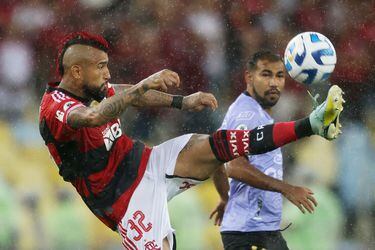 Multa, un compromiso con el técnico y una promesa: las claves para que Arturo Vidal se hiciera estelar en el Flamengo