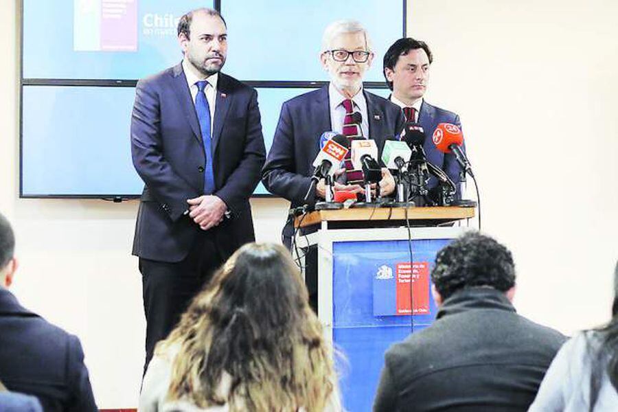 Juan Andrés Fontaine habla sobre la mesa de coordinación para compensación por caso Essal