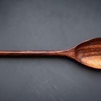 Adiós a la cuchara de palo: los riesgos de cocinar con utensilios de madera