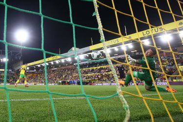 A lo Panenka: Marcelino Núñez marca en la definición por penales para que Norwich avance en la Copa de la Liga de Inglaterra