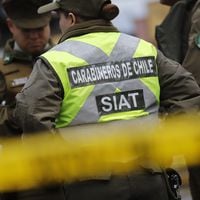 Choque de dos micros deja 10 lesionados en el centro de Santiago: uno de los conductores consumió drogas