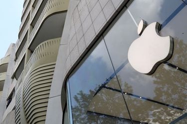 Acciones de Apple suben tras resultados trimestrales mejores a lo previsto