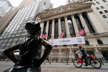 La pelea entre Wall Street y Main Street anula los fondos de cobertura mientras GameStop sigue subiendo