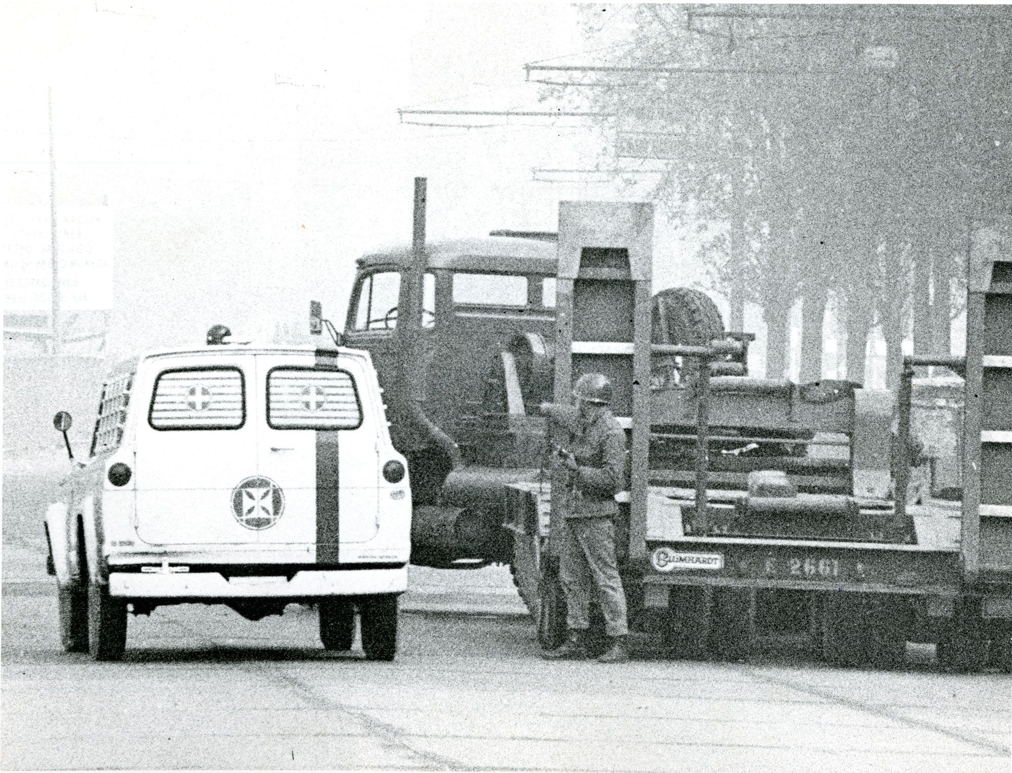 Ambulancia y Militar