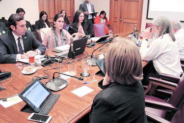 Dura crítica de expertos laborales a redacción del proyecto que reduce jornada 40 horas