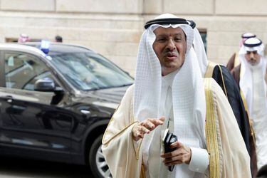 Los precios del petróleo suben debido a plan saudí de intensificar los recortes de producción a partir de julio