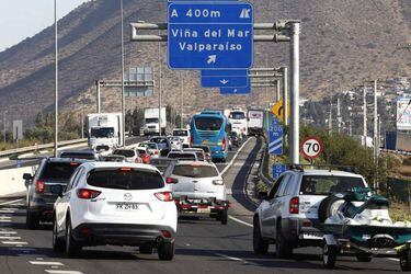 Capitalinos salen de Santiago por fin de semana largo