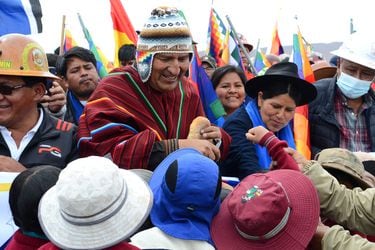 Evo Morales lidera marcha por Bolivia en apoyo al presidente Arce