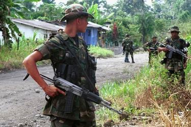 Más de 100.000 personas sufren confinamiento forzoso por grupos armados en Colombia