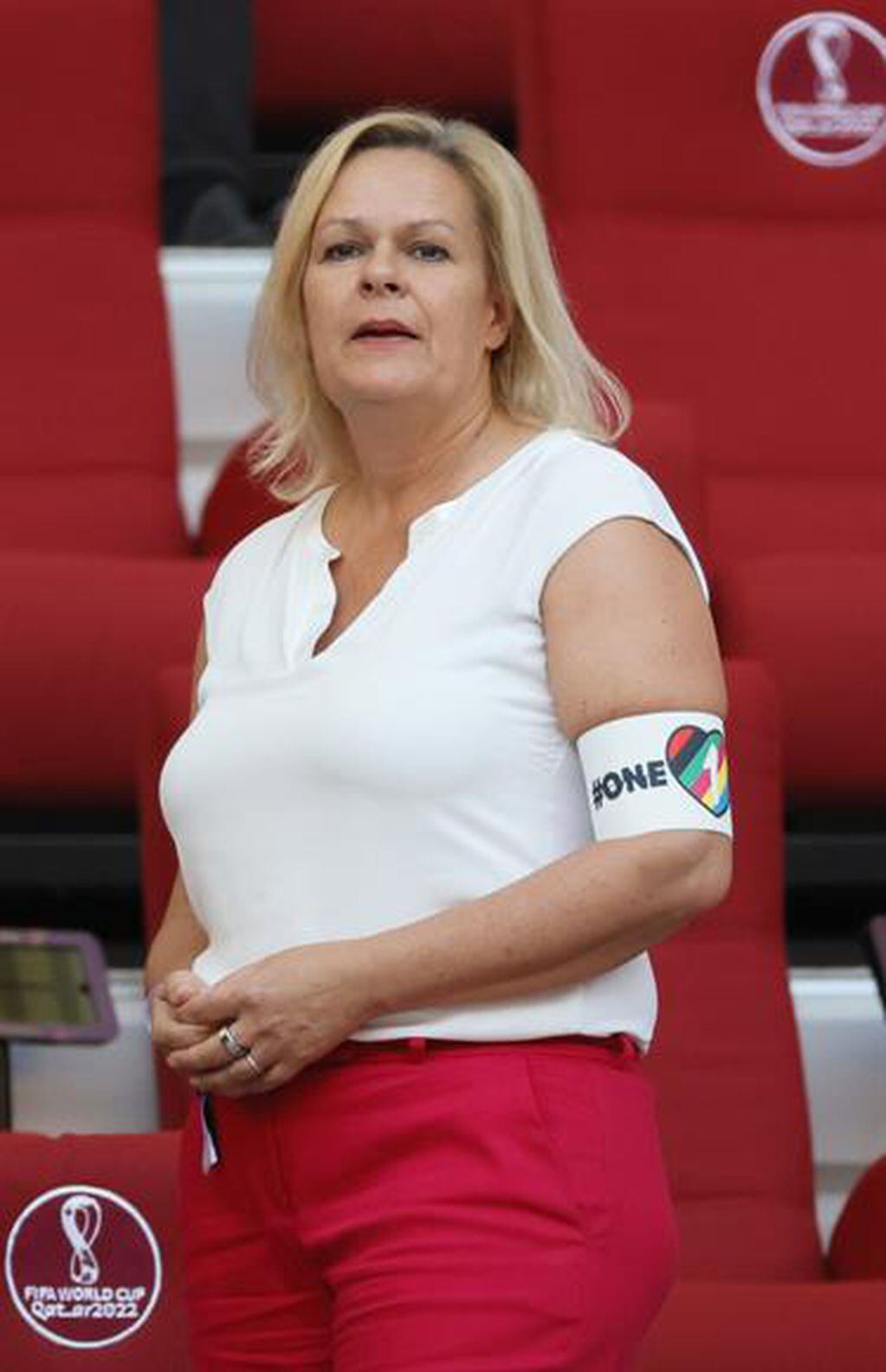 Otra protesta de Alemania contra la FIFA: ministra Nancy Faeser se puso el  brazalete de la discordia al lado de Gianni Infantino | Deportes