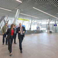 Anuncian nueva inversión en el Aeropuerto de Santiago de $32 mil millones