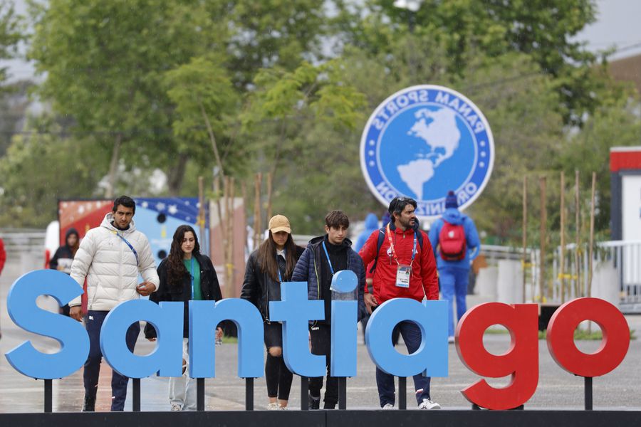 Deportistas en la Villa Panamericana durante los Juegos de Santiago 2023.