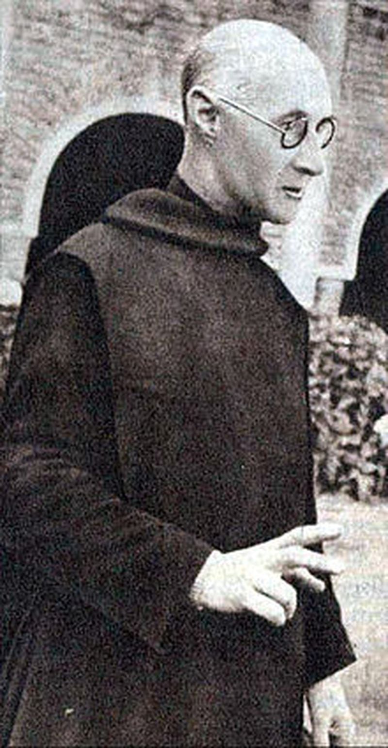 Pedro Subercaseaux con vestiduras de monje.
