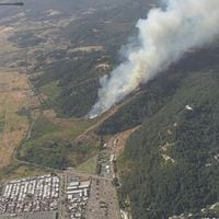 Declaran alerta roja para Temuco por incendio forestal en cercanías del cerro Ñielol