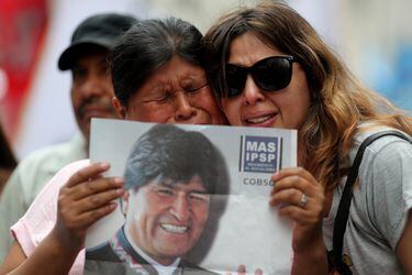 Demonstration in support of Bolivian President Evo Morales after he announced his resignation on Sunday, in Buenos Aires