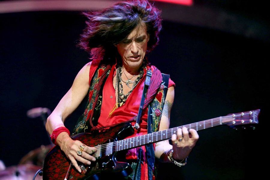 Joe Perry se muestra 