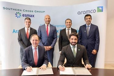 Renuncia director de Esmax en medio de adquisición de Aramco