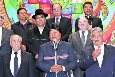 Morales invita a Piñera a cerrar heridas abiertas y pide serenidad a Chile