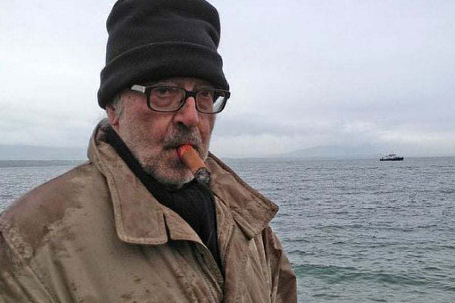 Jean-Luc-Godard-on-set-adieu