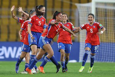 Anaís Cifuentes celebra el golazo que le marcó a Nueva Zelanda