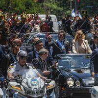 La cábala que llevó a Javier Milei a viajar en un descapotable tras asumir como Presidente