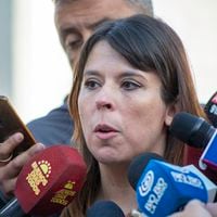 Delegada Martínez responde a críticas de Chomalí por antiguo tuit sobre prenderle fuego a la Iglesia
