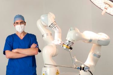 El médico chileno que quiere cambiar el modo de hacer cirugías