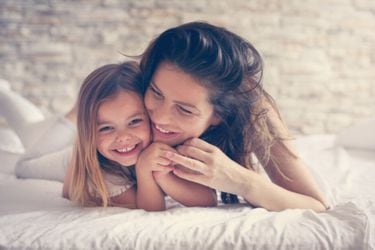 Casi la mitad de las madres chilenas reconoce presión por ser la mamá perfecta