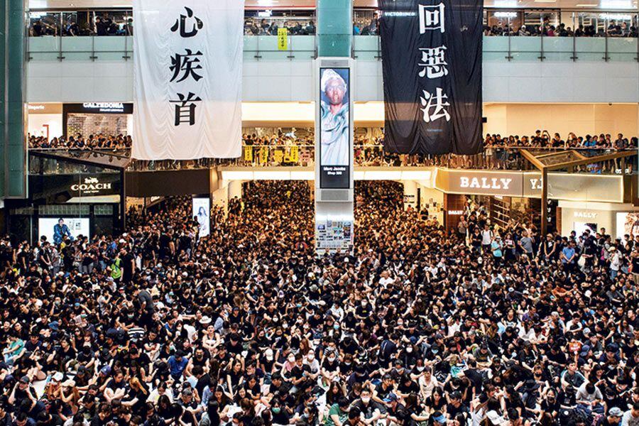 Anti-extradition-protesters-occupy-mall-in-Hong--Kong-(46368611)