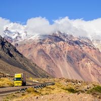 Investigación revela milenarios secretos ocultos bajo tierra entre Chile y Argentina