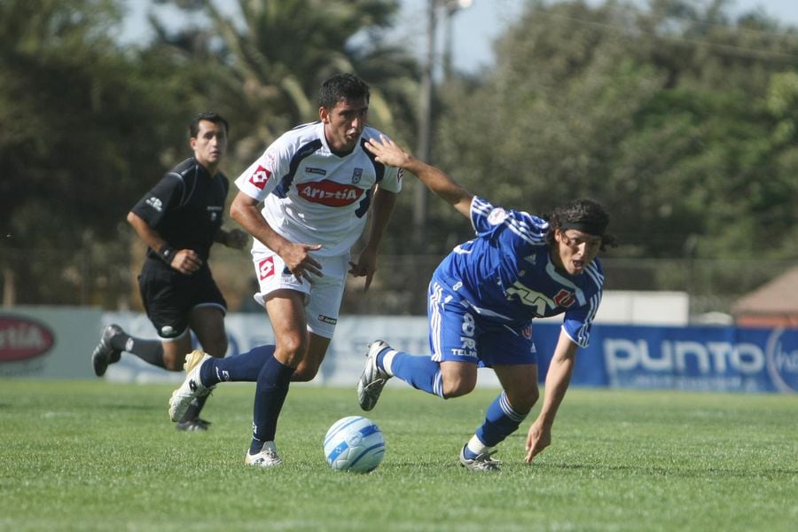 La última vez de Deportes Melipilla en Primera División fue en 2008. Uno de sus jugadores fue Jaime García, actual entrenador de Ñublense. Foto: Archivo Copesa.