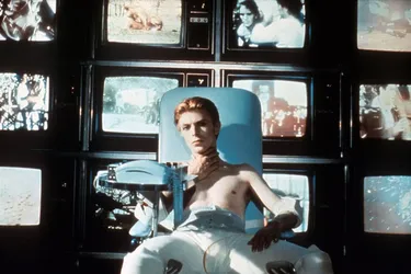 El hombre que cayó a la Tierra, película protagonizada por David Bowie