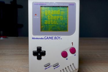 Youtuber logró jugar GTA 5 en una Game Boy
