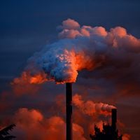 COP28 finaliza con histórico acuerdo para “abandonar” combustibles fósiles, aunque con dudas sobre cómo implementarlo 