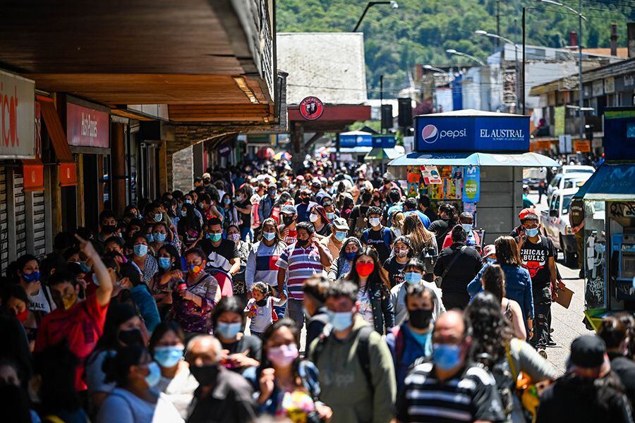 Balance Covid: el 1% de la población en Chile se contagió en la última semana y cifra de hospitalizados totales se duplicó en los últimos 14 días