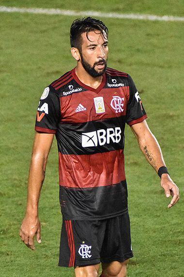 A aposentadoria de Maurício Isla: o que tem de verdade em desabafo de  lateral direito do Flamengo